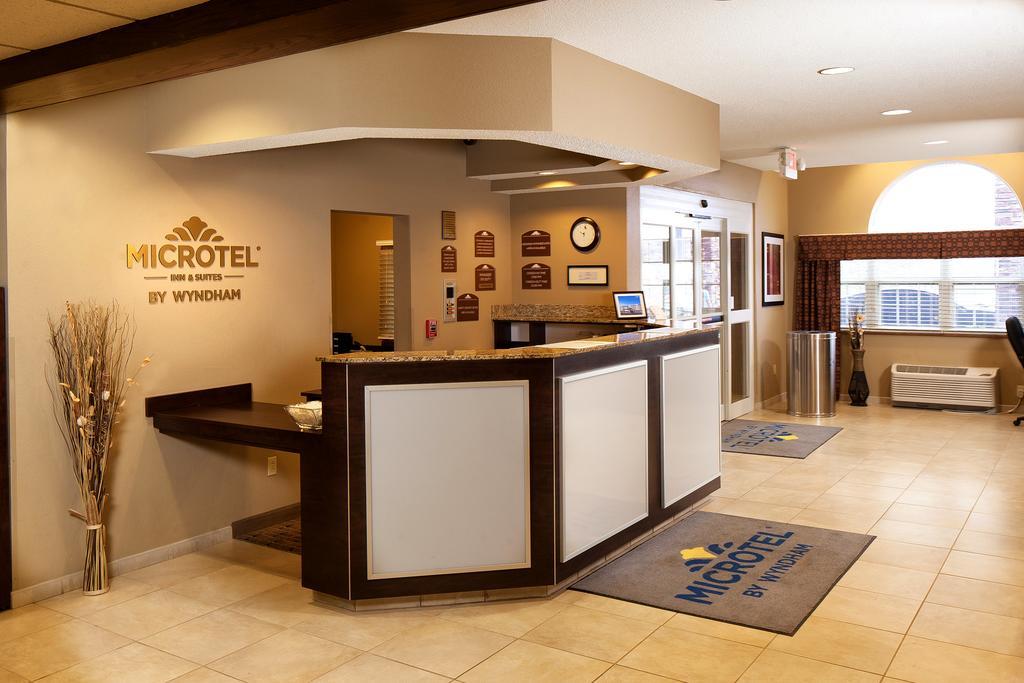 Microtel Inn & Suites By Wyndham St Clairsville - Wheeling St. Clairsville Exterior photo