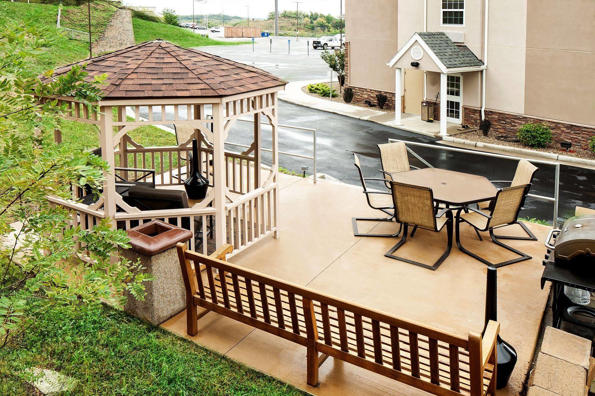 Microtel Inn & Suites By Wyndham St Clairsville - Wheeling St. Clairsville Exterior photo